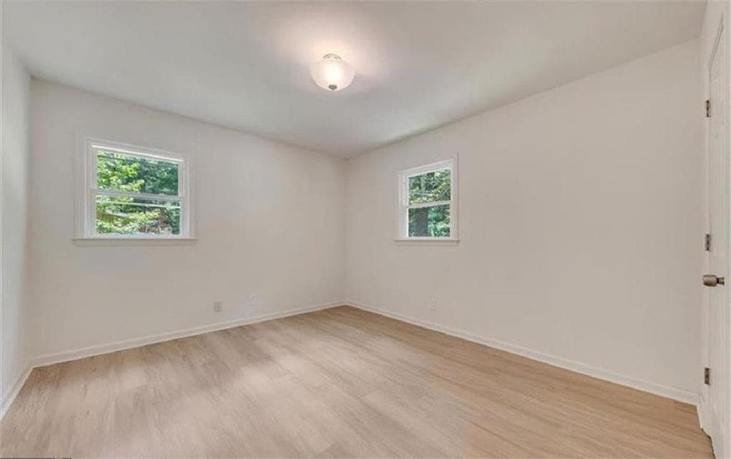 3 bedroom, 2 bathroom, 1,242 sq ft single family residence for sale at 4520 Santa Fe Trail, Atlanta, GA 30331 — photo 4