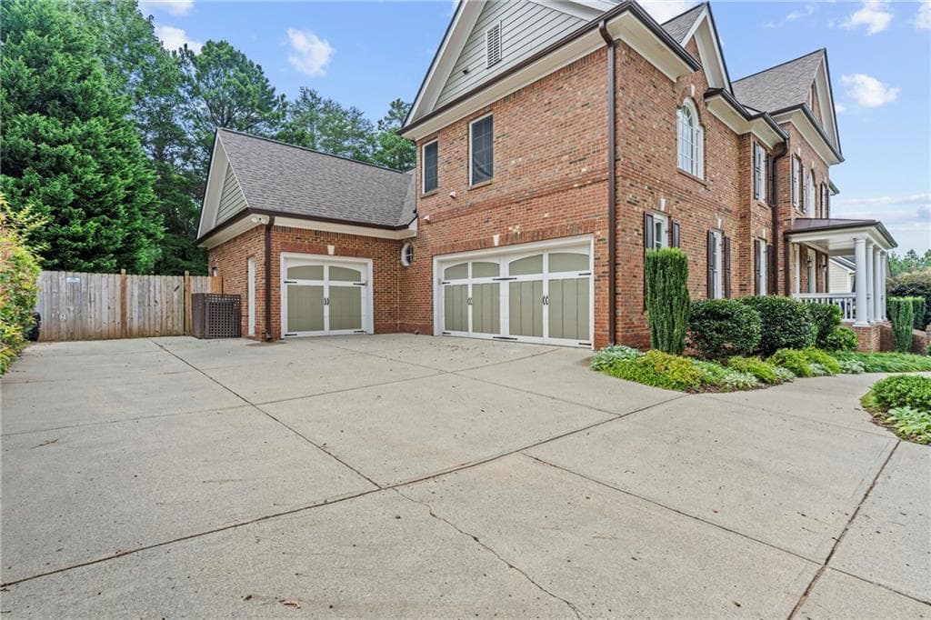 6 bedroom, 5 bathroom, 6,107 sq ft single family residence under contract at 507 Blue Ridge Way, Canton, GA 30114 — photo 2