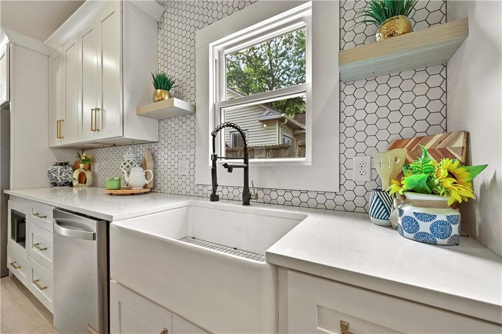 4 bedroom, 3 bathroom, 2,807 sq ft single family residence for sale at 79 Mortimer Street, Atlanta, GA 30317 — photo 3