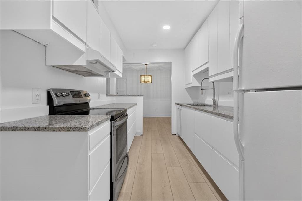 2 bedroom, 2 bathroom, 1,094 sq ft condominium for sale at 725 Dalrymple Road #7J, Sandy Springs, GA 30328 — photo 6