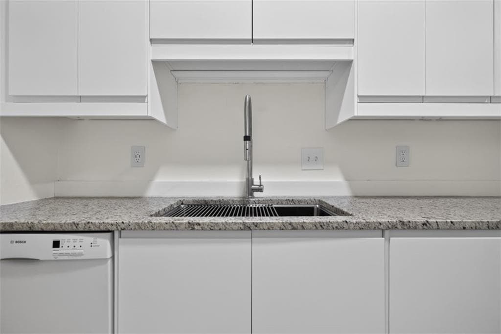 2 bedroom, 2 bathroom, 1,094 sq ft condominium for sale at 725 Dalrymple Road #7J, Sandy Springs, GA 30328 — photo 8