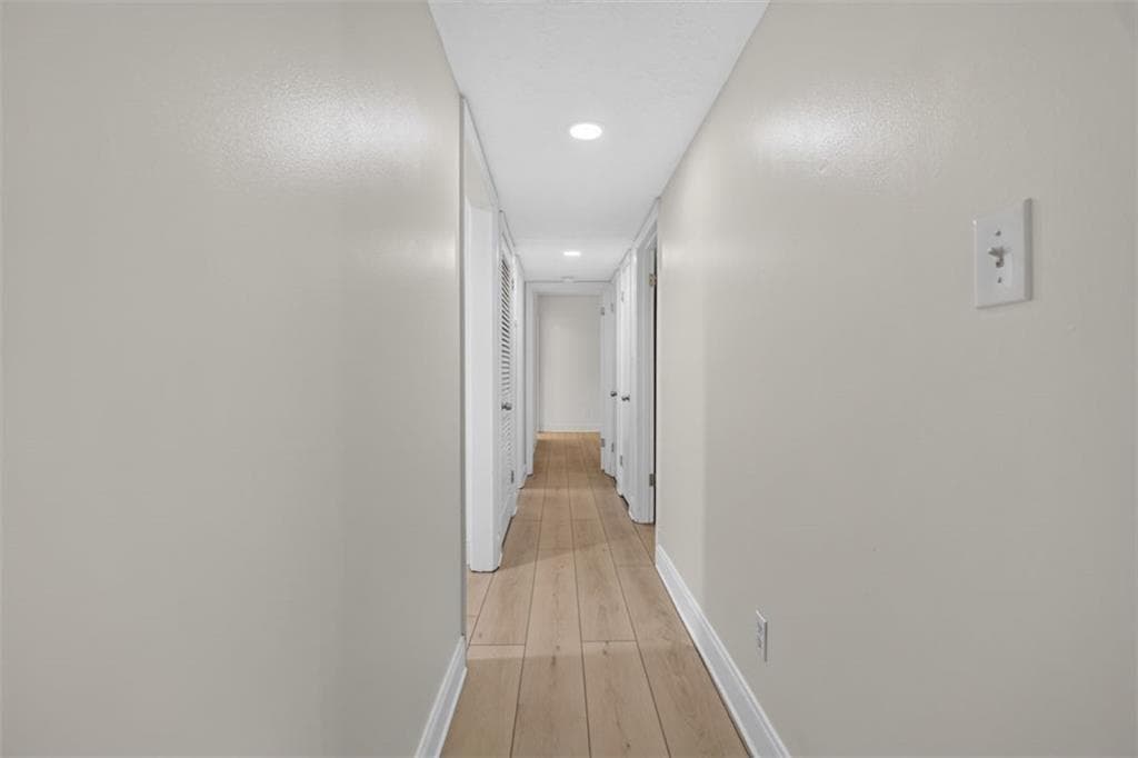2 bedroom, 2 bathroom, 1,094 sq ft condominium for sale at 725 Dalrymple Road #7J, Sandy Springs, GA 30328 — photo 9