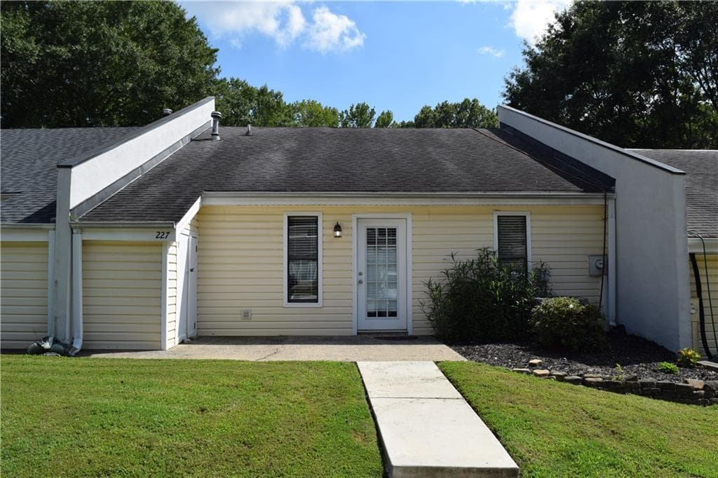 3 bedroom, 2 bathroom, 1,314 sq ft townhouse for rent at 227 Goshen Lane, Woodstock, GA 30188 for $2,000 a month — photo 2