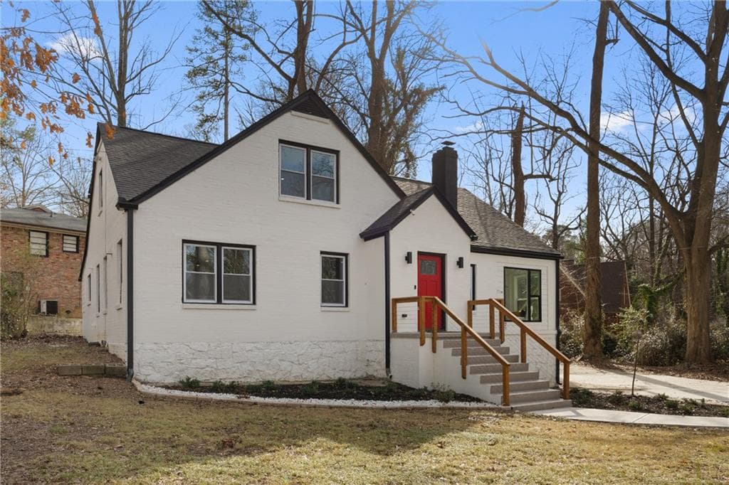 5 bedroom, 3 bathroom, 2,824 sq ft single family residence for sale at 1870 Avon Avenue, Atlanta, GA 30311 — photo 2