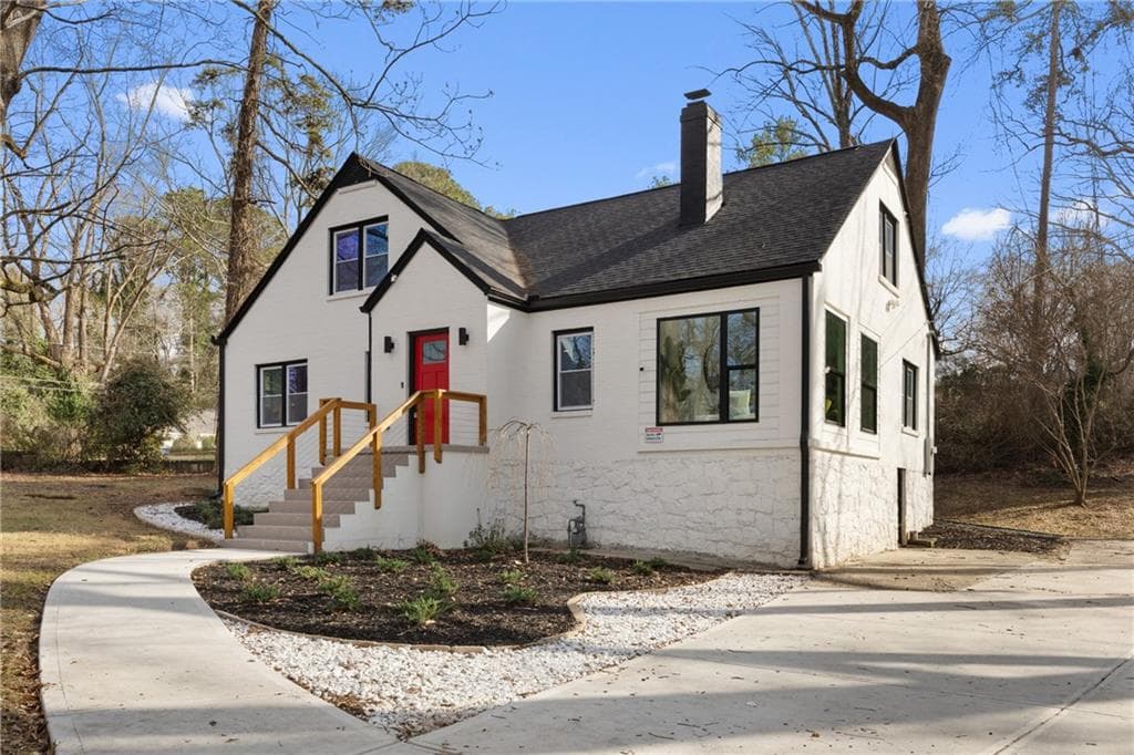 5 bedroom, 3 bathroom, 2,824 sq ft single family residence for sale at 1870 Avon Avenue, Atlanta, GA 30311 — photo 3
