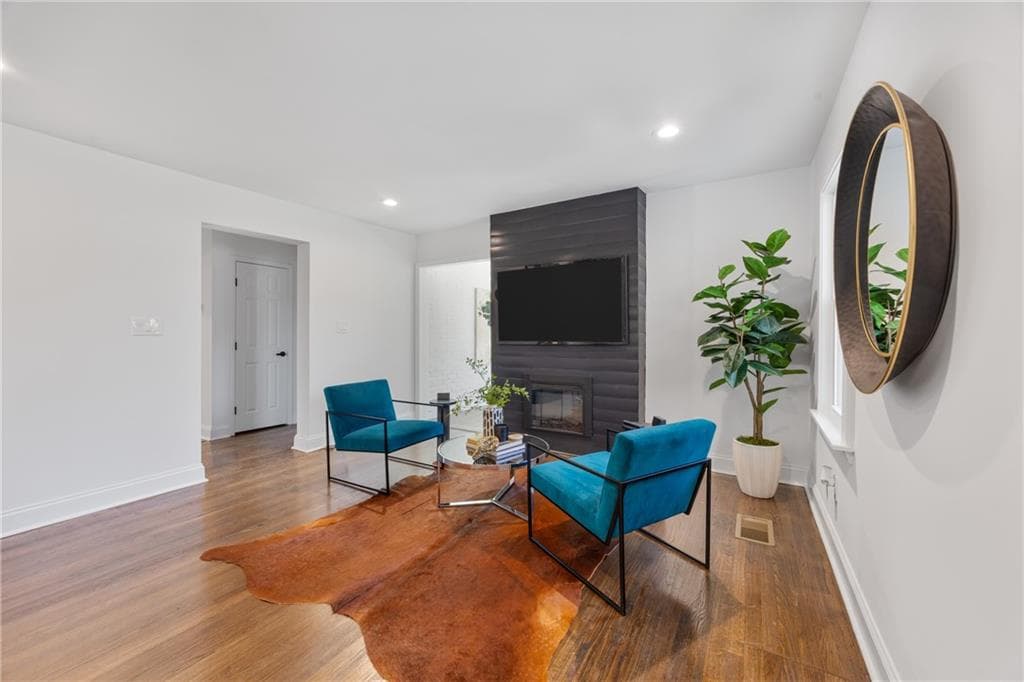 5 bedroom, 3 bathroom, 2,824 sq ft single family residence for sale at 1870 Avon Avenue, Atlanta, GA 30311 — photo 6