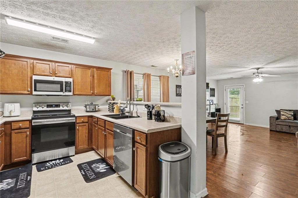 3 bedroom, 2 bathroom, 1,233 sq ft single family residence for rent at 413 Erin Ct. Court, Villa Rica, GA 30180 for $1,950 a month — photo 3