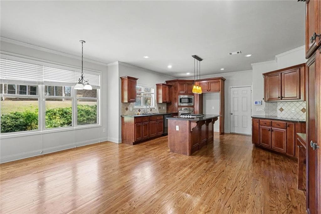 6 bedroom, 6 bathroom, 6,700 sq ft single family residence under contract at 3939 Perry Pass, Lithonia, GA 30038 — photo 10