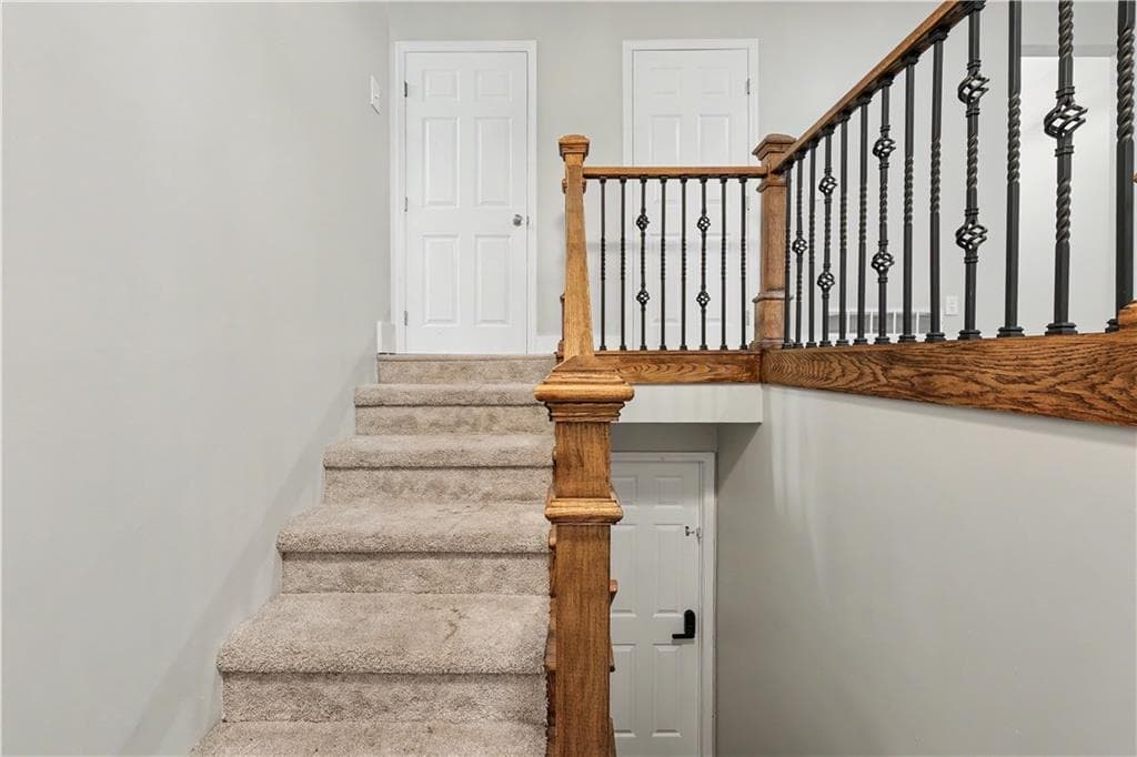 5 bedroom, 4 bathroom, 2,717 sq ft single family residence for sale at 2276 Skyline Drive, Gainesville, GA 30501 — photo 10