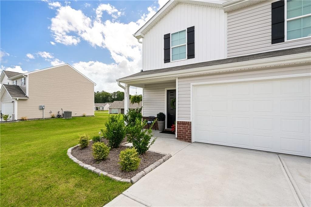 3 bedroom, 3 bathroom, 1,566 sq ft single family residence for sale at 11 Barron Ct, Chatsworth, GA 30705 — photo 2