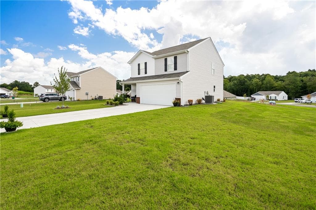 3 bedroom, 3 bathroom, 1,566 sq ft single family residence for sale at 11 Barron Ct, Chatsworth, GA 30705 — photo 4