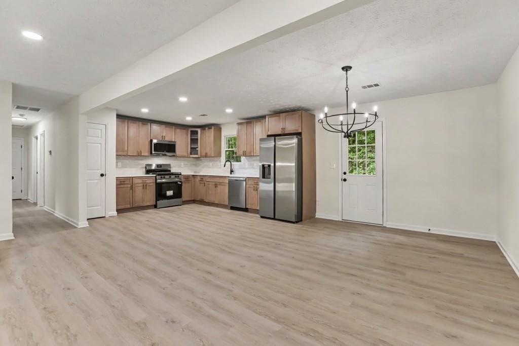 4 bedroom, 3 bathroom, 1,980 sq ft single family residence for sale at 5055 S WOODBRIDGE Trail, Stone Mountain, GA 30088 — photo 8