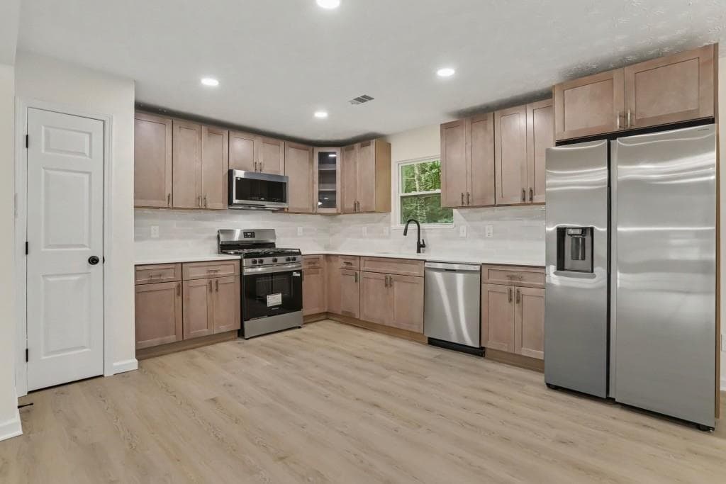 4 bedroom, 3 bathroom, 1,980 sq ft single family residence for sale at 5055 S WOODBRIDGE Trail, Stone Mountain, GA 30088 — photo 9