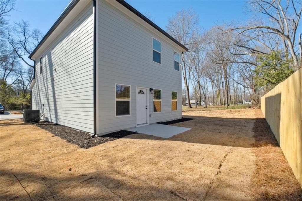 3 bedroom, 3 bathroom, 1,559 sq ft single family residence for rent at 1015 Lyndon Ave, Griffin, GA 30223 for $1,900 a month — photo 2