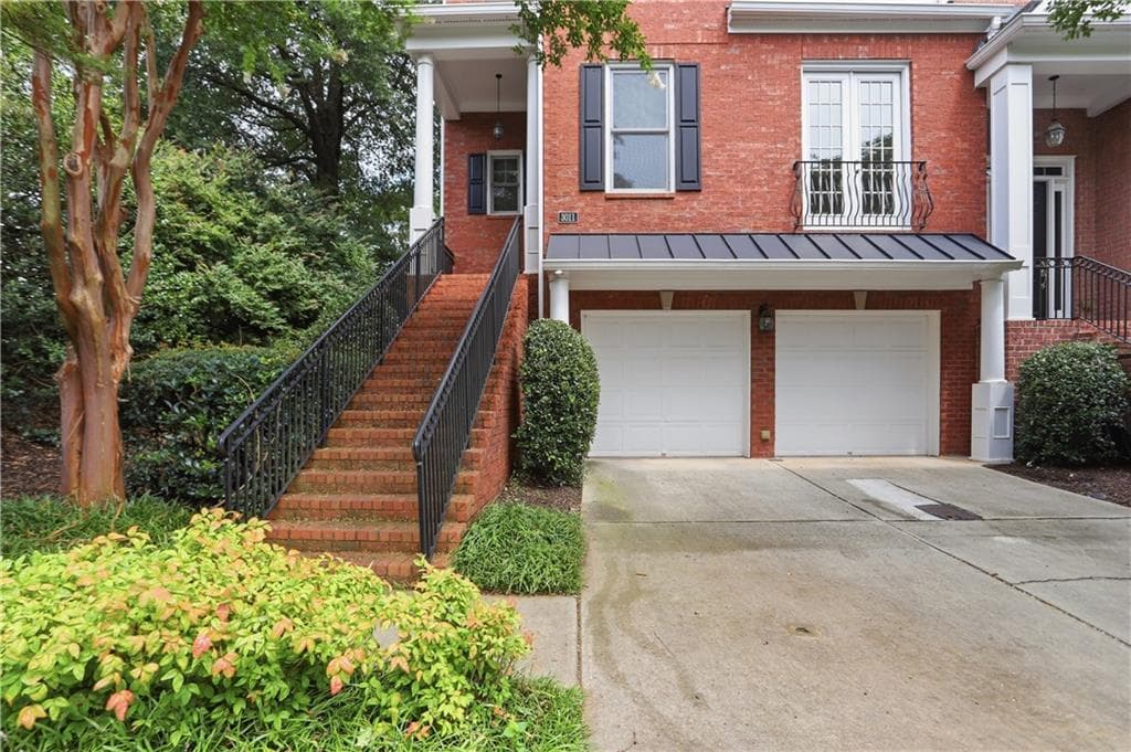 3 bedroom, 4 bathroom, 3,258 sq ft townhouse for sale at 3011 Riverstone Trail 8, Atlanta, GA 30339 — photo 2