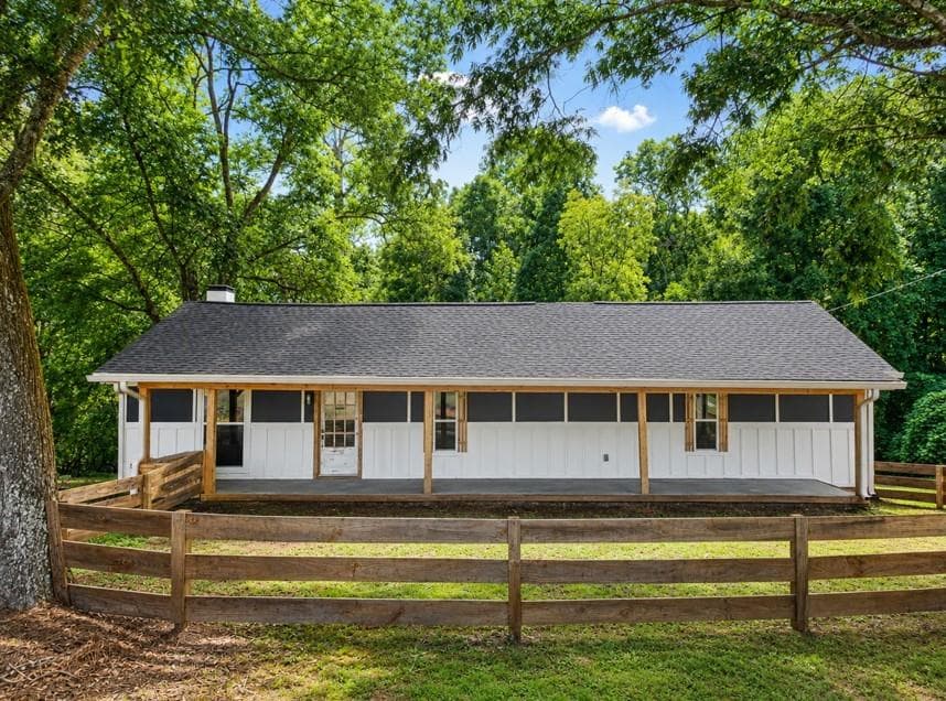 3 bedroom, 2 bathroom, 1,964 sq ft single family residence sold at 4117 Mason Creek Road, Winston, GA 30187