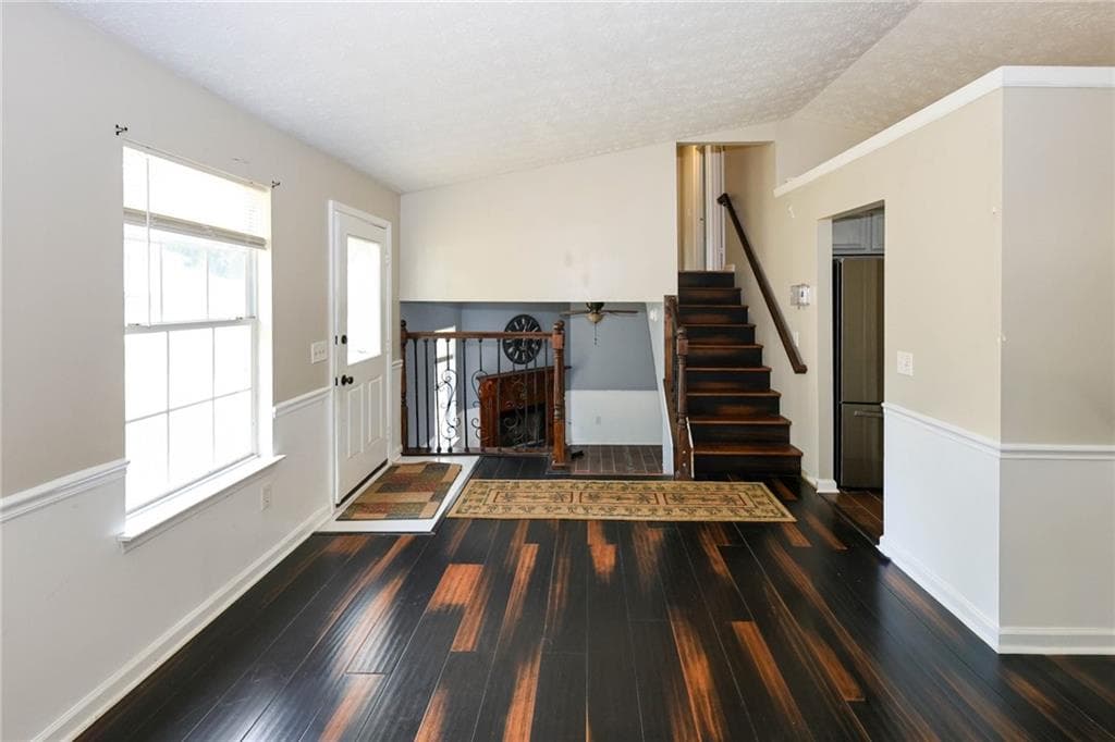 4 bedroom, 2 bathroom, 1,570 sq ft single family residence under contract at 5589 Emerald Glen, Stone Mountain, GA 30088 — photo 2