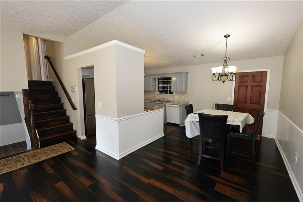 4 bedroom, 2 bathroom, 1,570 sq ft single family residence under contract at 5589 Emerald Glen, Stone Mountain, GA 30088 — photo 3