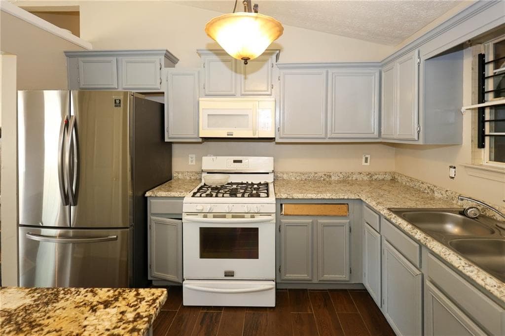4 bedroom, 2 bathroom, 1,570 sq ft single family residence under contract at 5589 Emerald Glen, Stone Mountain, GA 30088 — photo 4