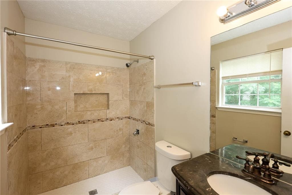 4 bedroom, 2 bathroom, 1,570 sq ft single family residence under contract at 5589 Emerald Glen, Stone Mountain, GA 30088 — photo 10