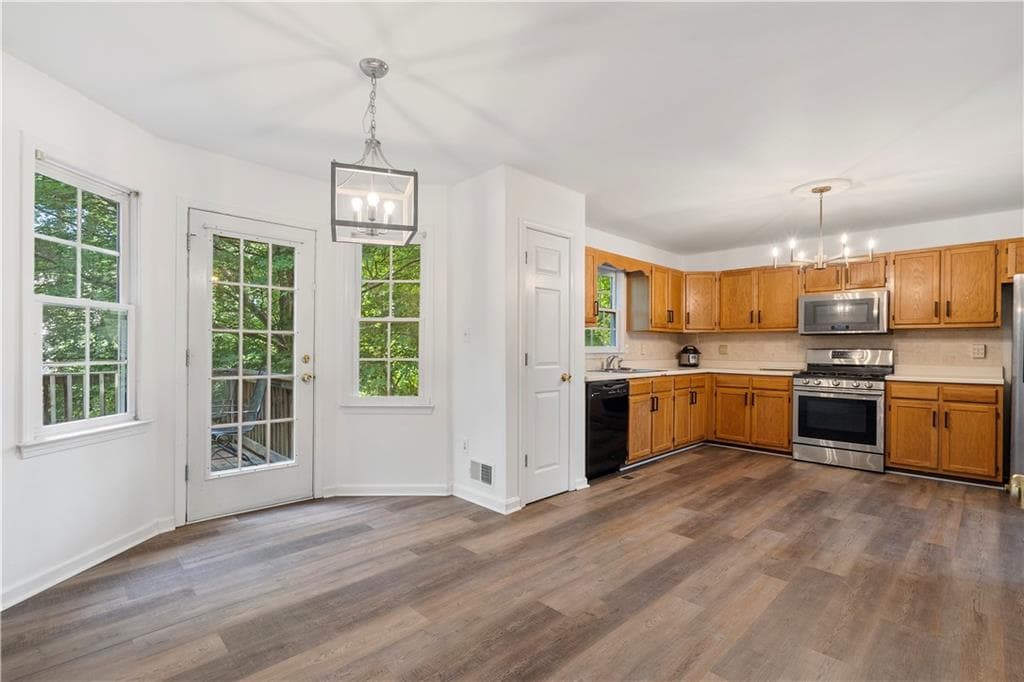 3 bedroom, 3 bathroom, 2,089 sq ft single family residence for sale at 296 Abbington Way, Douglasville, GA 30134 — photo 10