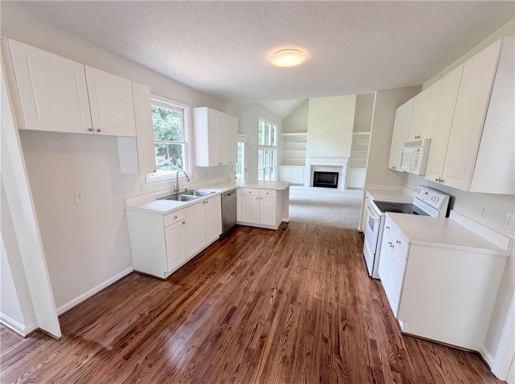 4 bedroom, 3 bathroom, 3,657 sq ft single family residence under contract at 1001 Parkland Run, Smyrna, GA 30082 — photo 2