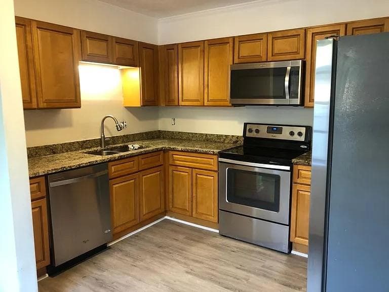 3 bedroom, 3 bathroom, 1,564 sq ft townhouse for rent at 300 Winding River Drive G, Sandy Springs, GA 30350 for $2,250 a month — photo 1 of 21