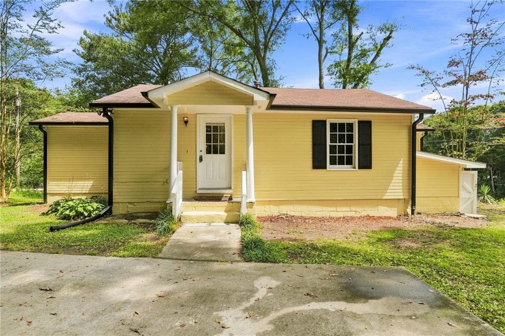3 bedroom, 1 bathroom, 928 sq ft single family residence for sale at 3350 Center Street, Austell, GA 30106