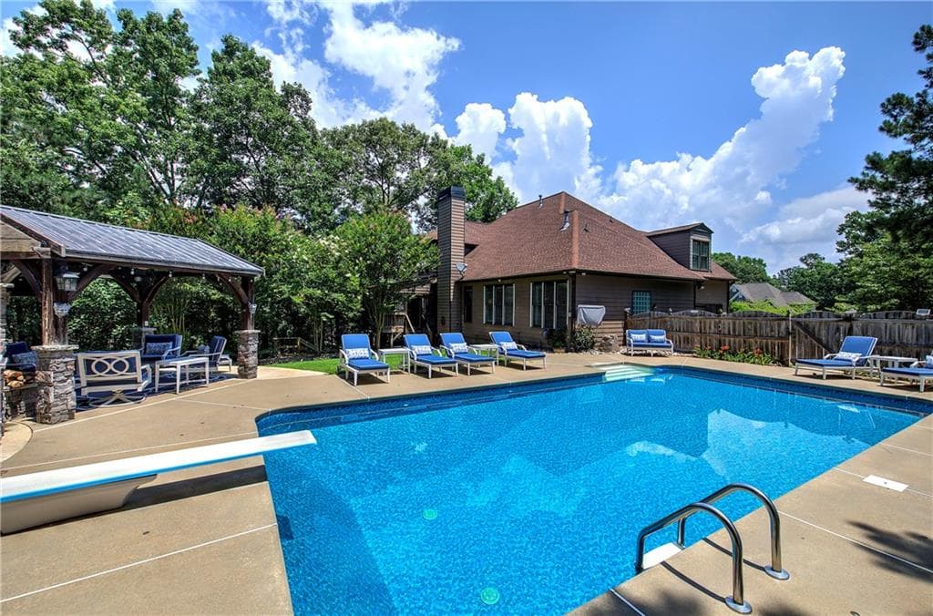 4 bedroom, 5 bathroom, 2,779 sq ft single family residence under contract at 213 Montana Way, Canton, GA 30114 — photo 2