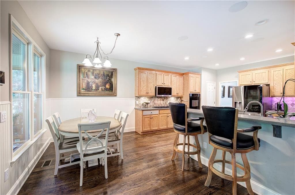 4 bedroom, 5 bathroom, 2,779 sq ft single family residence under contract at 213 Montana Way, Canton, GA 30114 — photo 7