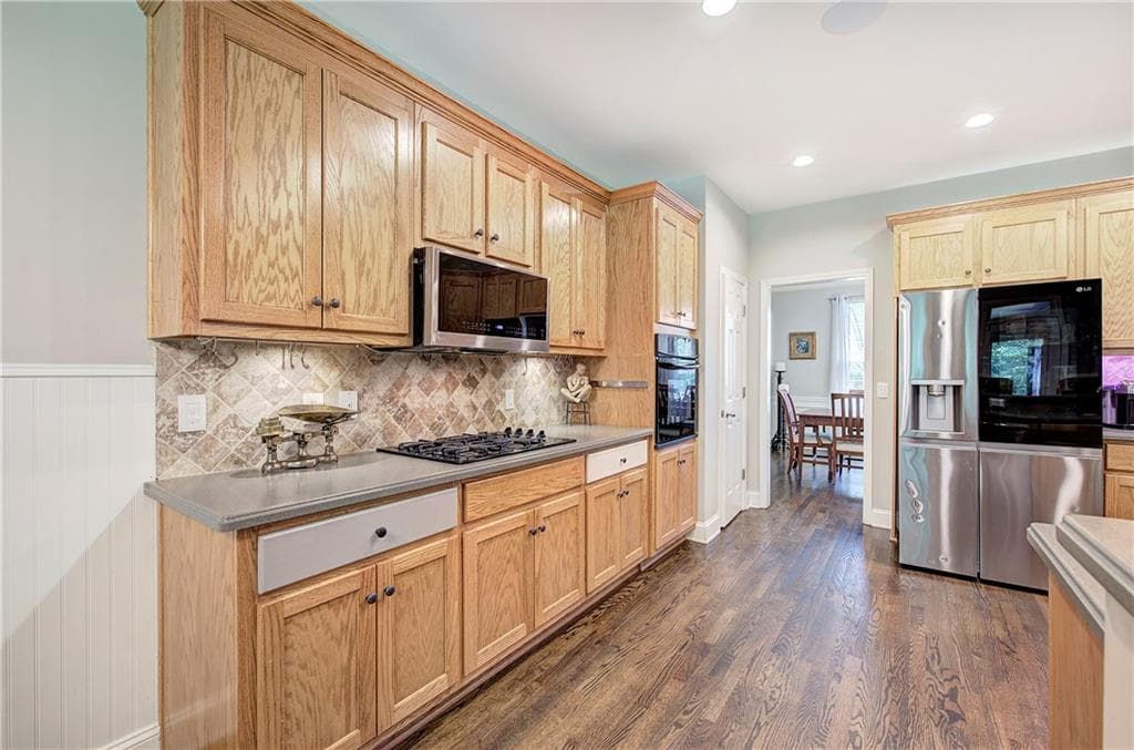 4 bedroom, 5 bathroom, 2,779 sq ft single family residence under contract at 213 Montana Way, Canton, GA 30114 — photo 8