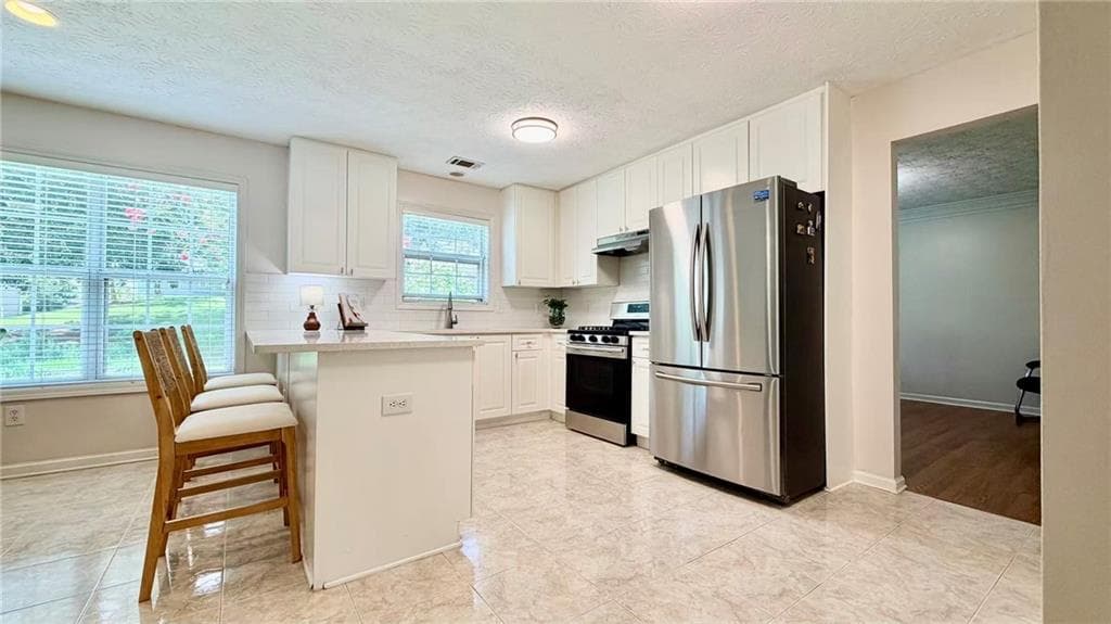 3 bedroom, 3 bathroom, 2,073 sq ft single family residence under contract at 2611 Watercrest Court, Marietta, GA 30062 — photo 4