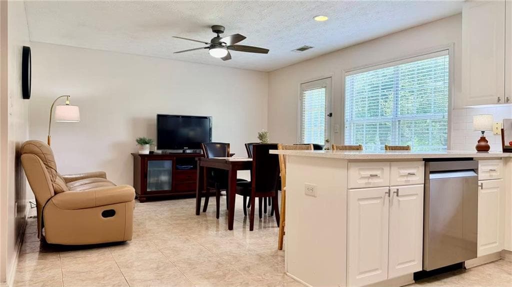 3 bedroom, 3 bathroom, 2,073 sq ft single family residence under contract at 2611 Watercrest Court, Marietta, GA 30062 — photo 5