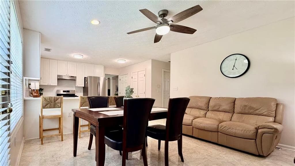 3 bedroom, 3 bathroom, 2,073 sq ft single family residence under contract at 2611 Watercrest Court, Marietta, GA 30062 — photo 6