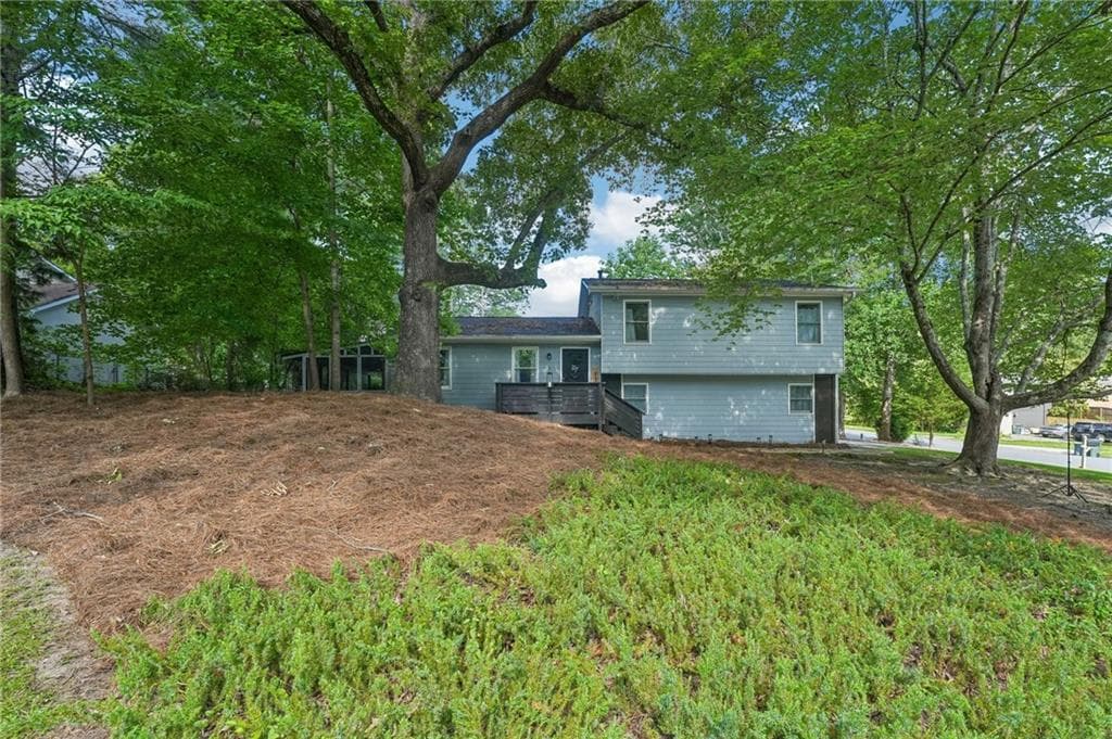 4 bedroom, 3 bathroom, 2,150 sq ft single family residence for sale at 585 Westchester Circle, Marietta, GA 30064 — photo 5