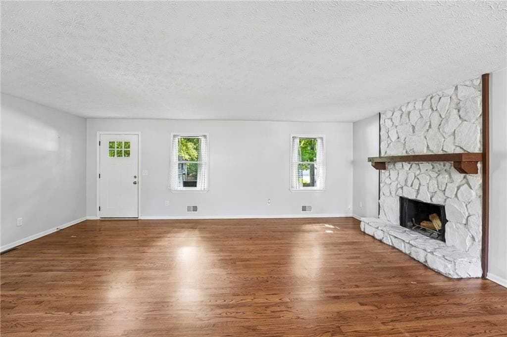4 bedroom, 3 bathroom, 2,150 sq ft single family residence for sale at 585 Westchester Circle, Marietta, GA 30064 — photo 6