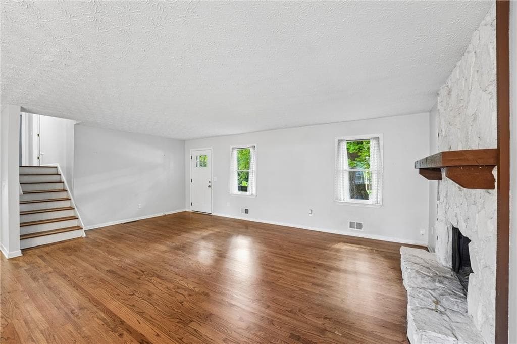 4 bedroom, 3 bathroom, 2,150 sq ft single family residence for sale at 585 Westchester Circle, Marietta, GA 30064 — photo 7