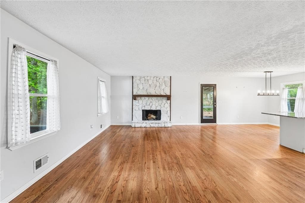 4 bedroom, 3 bathroom, 2,150 sq ft single family residence for sale at 585 Westchester Circle, Marietta, GA 30064 — photo 9