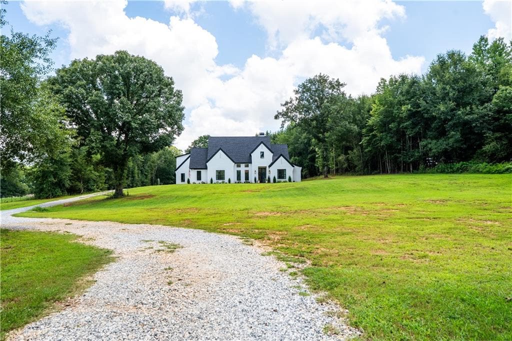 5 bedroom, 4 bathroom, 3,238 sq ft single family residence for sale at 860 W Ridgeway Road, Maysville, GA 30558 — photo 2