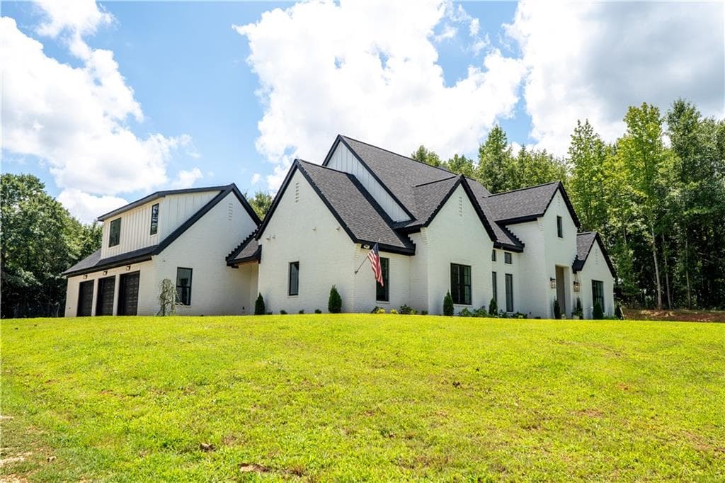 5 bedroom, 4 bathroom, 3,238 sq ft single family residence for sale at 860 W Ridgeway Road, Maysville, GA 30558 — photo 3