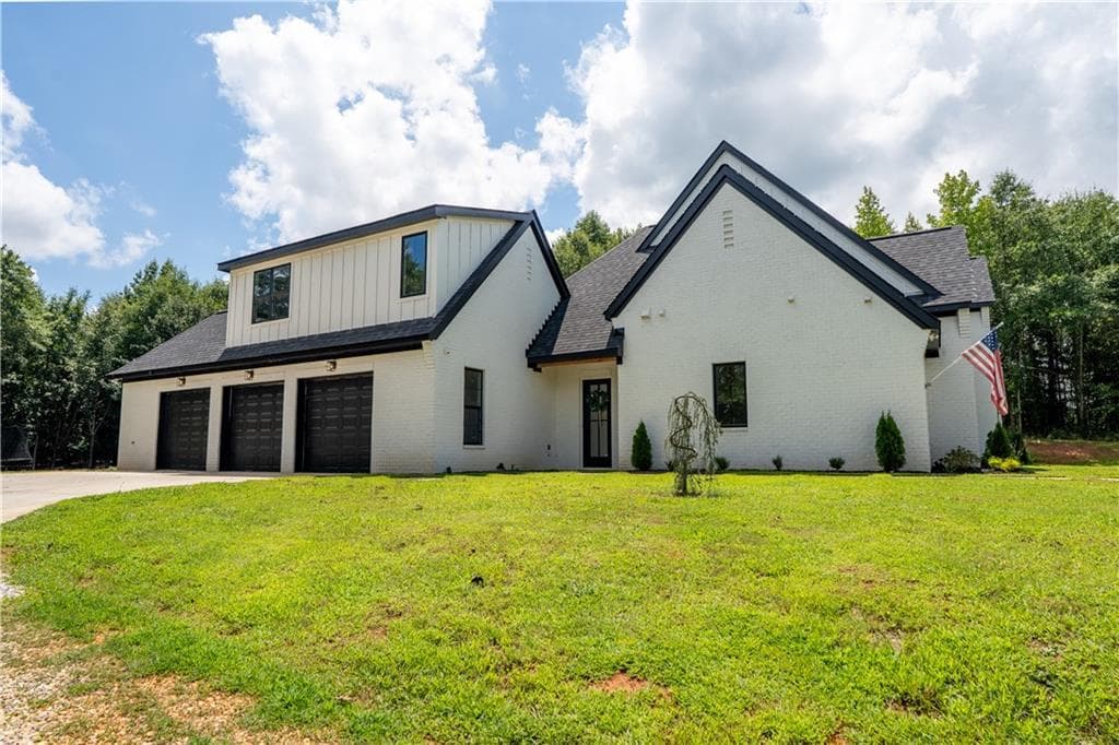 5 bedroom, 4 bathroom, 3,238 sq ft single family residence for sale at 860 W Ridgeway Road, Maysville, GA 30558 — photo 4