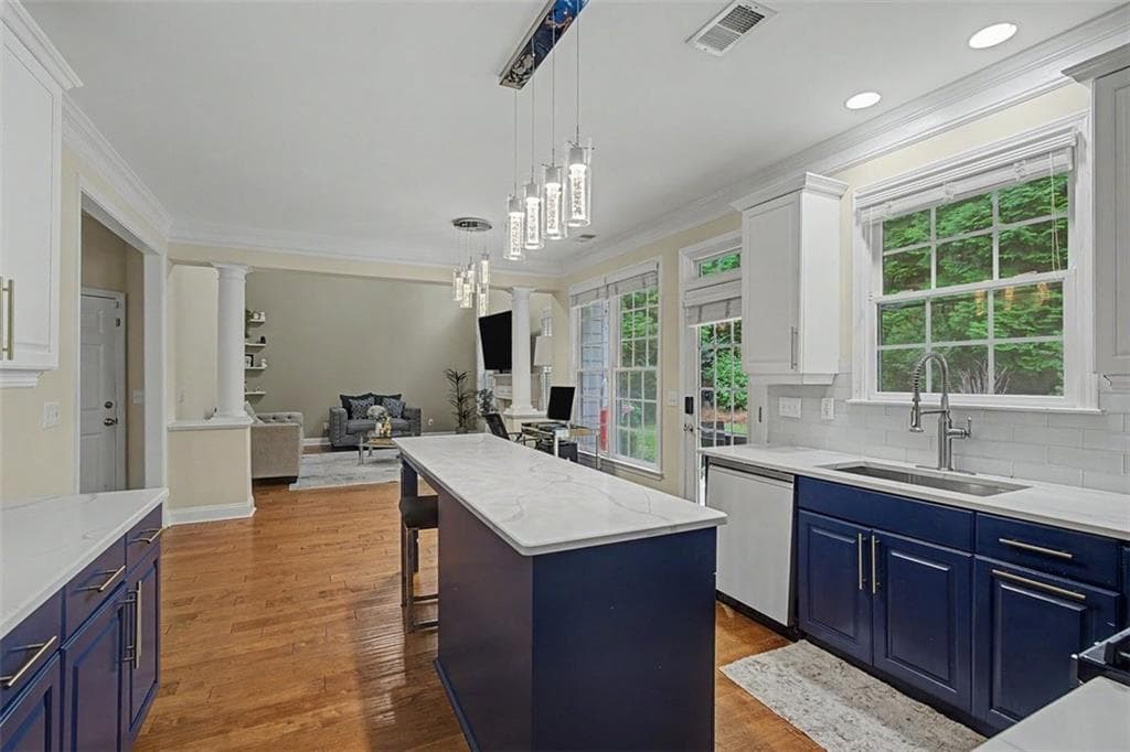 4 bedroom, 3 bathroom, 2,534 sq ft single family residence under contract at 5398 Vinings Lake View, Mableton, GA 30126 — photo 8