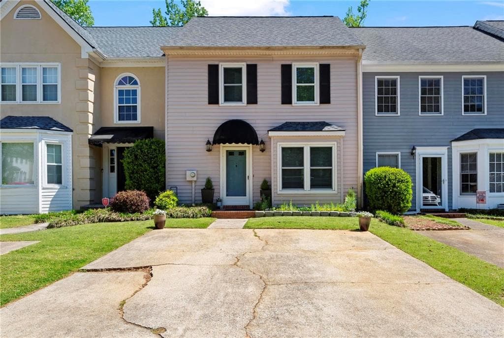 2 bedroom, 3 bathroom, 1,361 sq ft townhouse under contract at 573 Salem Woods Drive, Marietta, GA 30067