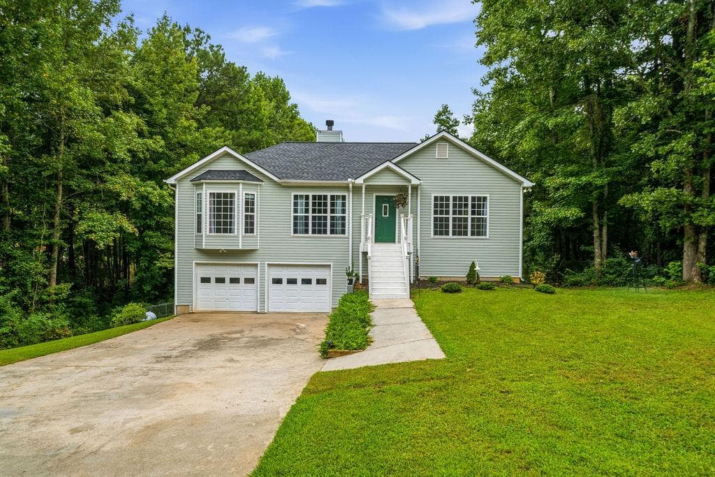 3 bedroom, 5 bathroom, 1,900 sq ft single family residence for sale at 89 Providence Lake Road, Tallapoosa, GA 30176 — photo 1 of 21