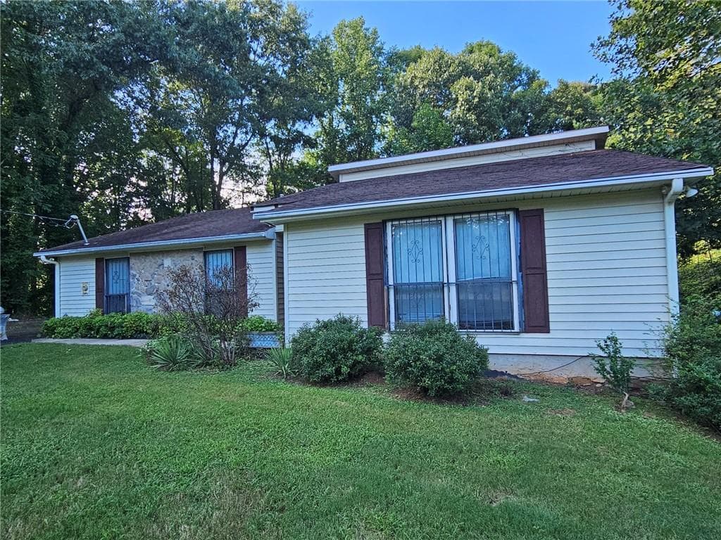 4 bedroom, 2 bathroom, 1,975 sq ft single family residence under contract at 2031 Battlement Lane, Riverdale, GA 30296 — photo 2