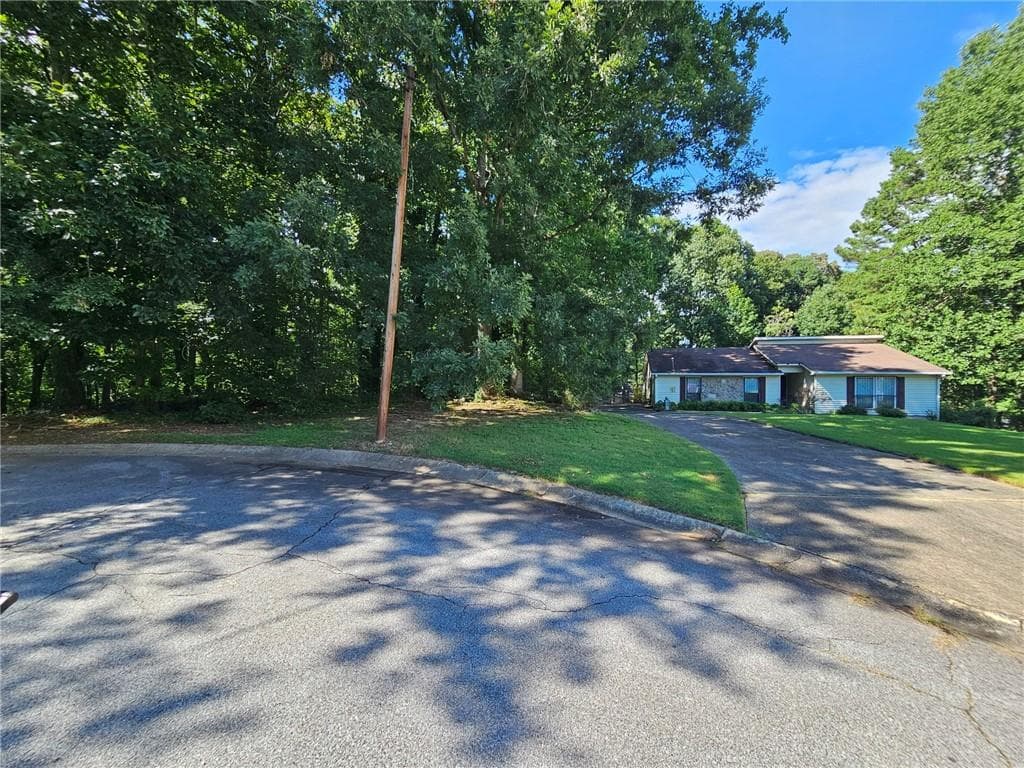 4 bedroom, 2 bathroom, 1,975 sq ft single family residence under contract at 2031 Battlement Lane, Riverdale, GA 30296