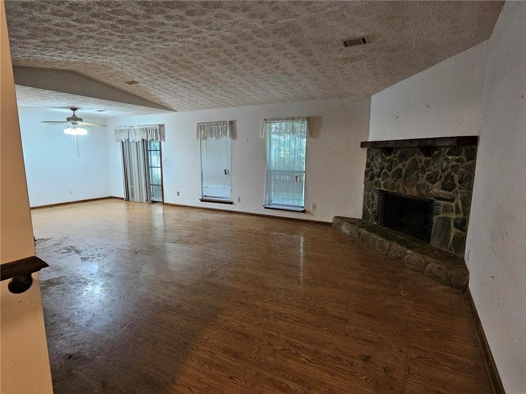 4 bedroom, 2 bathroom, 1,975 sq ft single family residence under contract at 2031 Battlement Lane, Riverdale, GA 30296 — photo 5