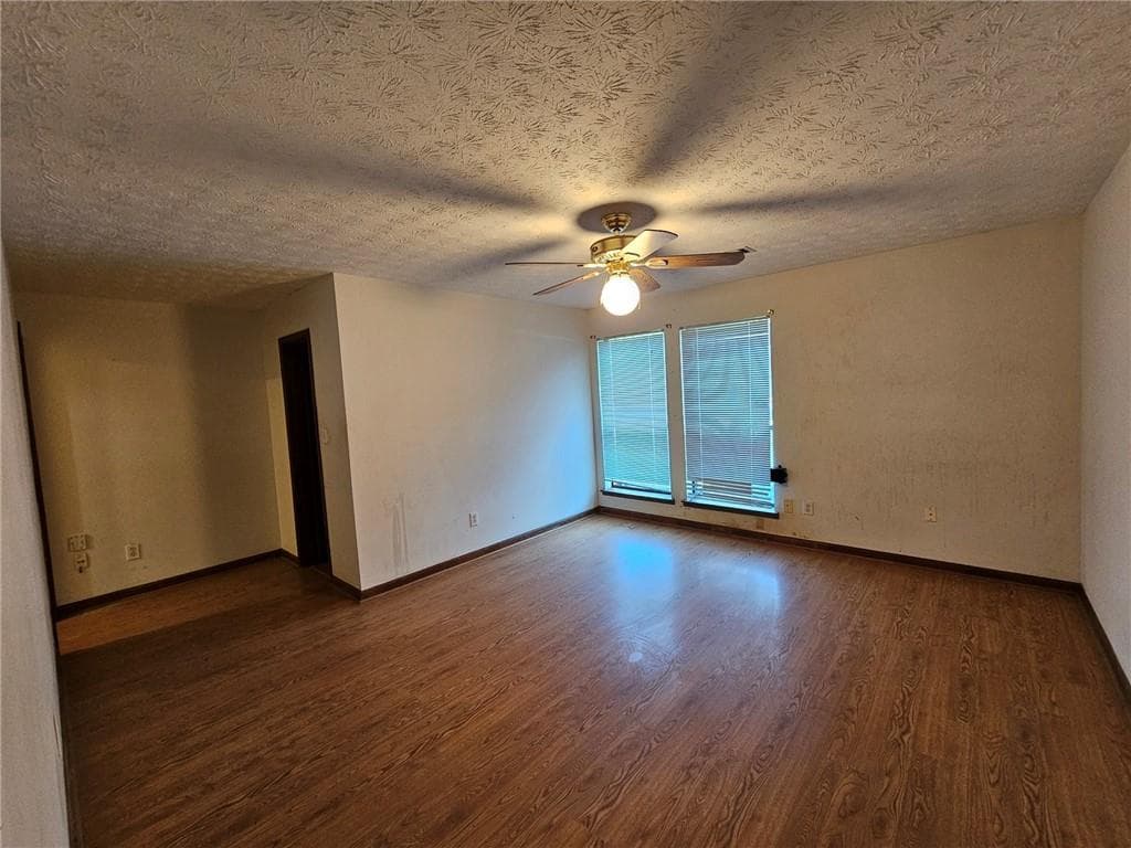 4 bedroom, 2 bathroom, 1,975 sq ft single family residence under contract at 2031 Battlement Lane, Riverdale, GA 30296 — photo 9
