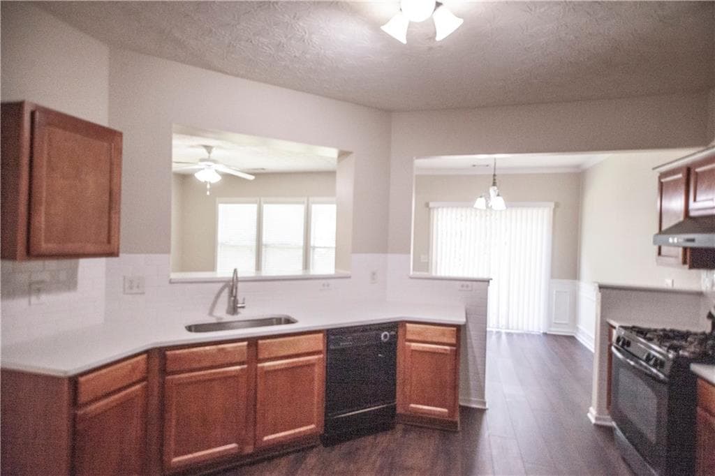 4 bedroom, 3 bathroom, 1,923 sq ft single family residence under contract at 4624 Windale Drive, Lawrenceville, GA 30044 — photo 10