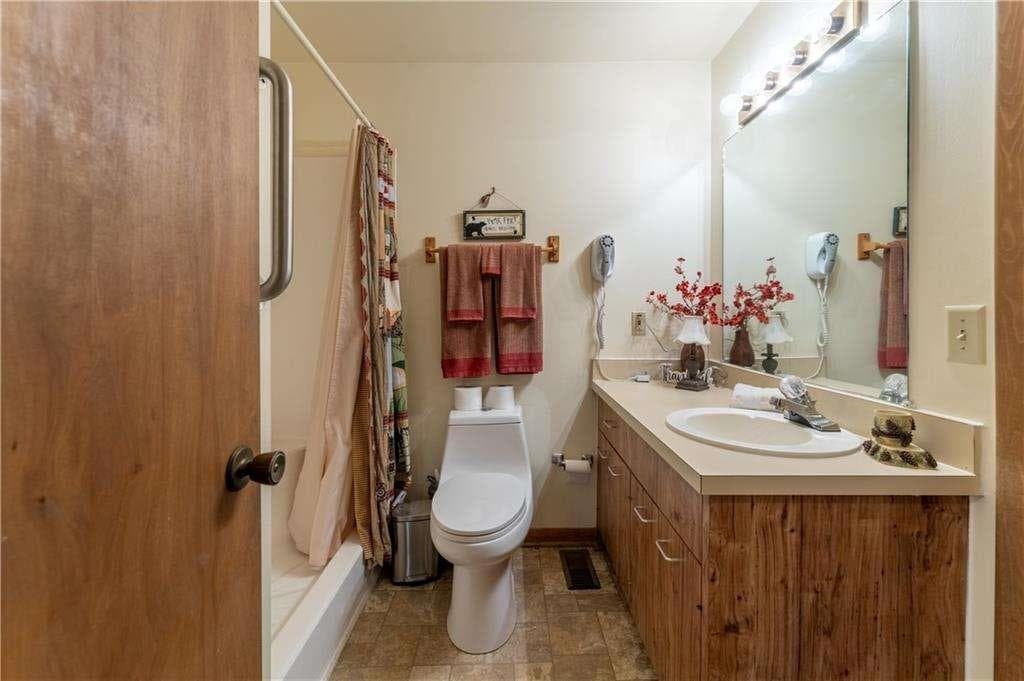 3 bedroom, 2 bathroom, 1,696 sq ft single family residence for sale at 135 Wolfscratch Drive, Big Canoe, GA 30143 — photo 3